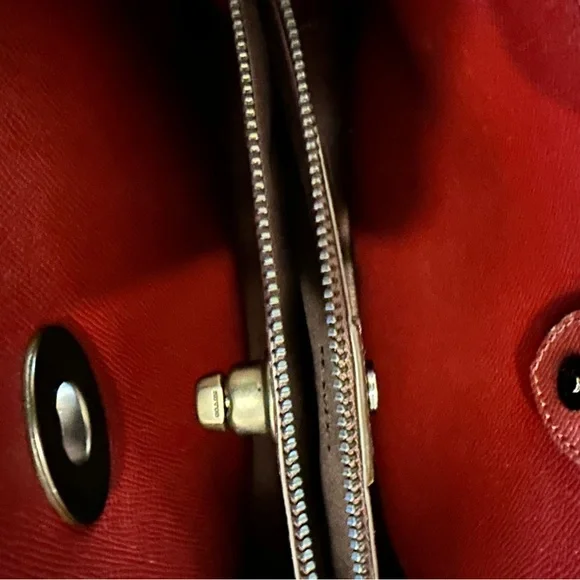 Elegant Lavender Coach Leather Shoulder Bag C2590 - Picture 8 of 11